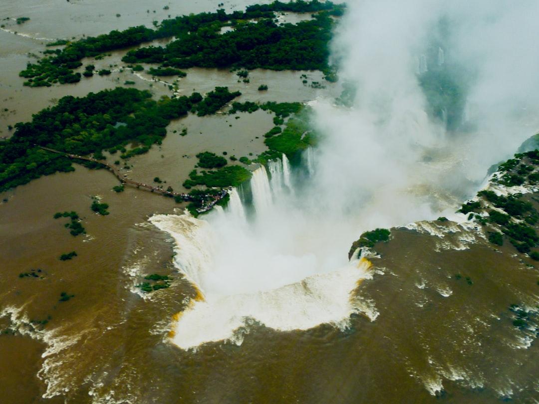 Fly over the Foz do Iguazu, Brasil / Argentina

made by rouichi / switzerland