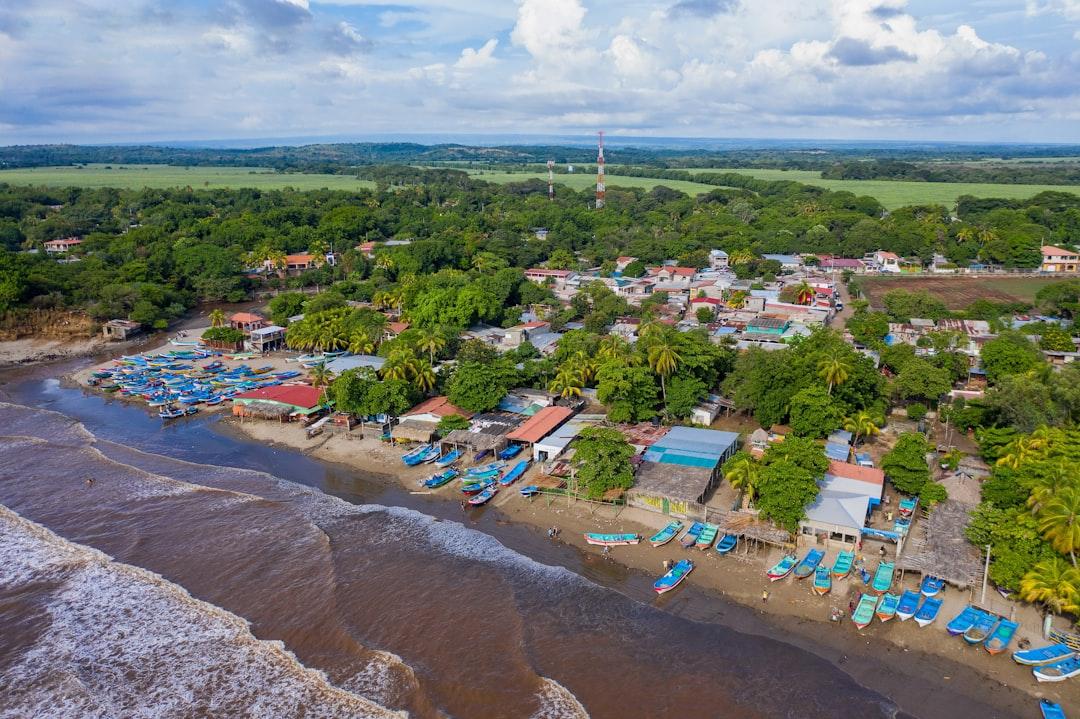 Costa de Masachapa. Pueblo pesquero y uno de los destinos turísticos más populares del Pacífico, a 65 km de Managua, Capital de Nicaragua.
